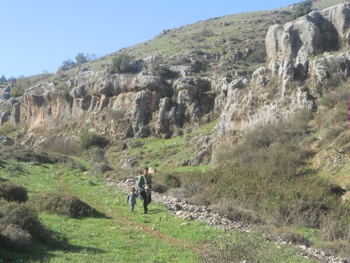 נחל אביב קסם מסביב